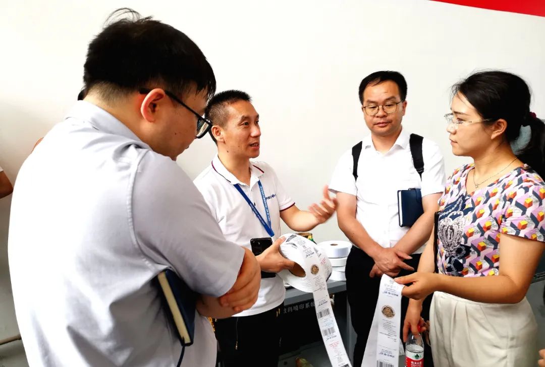 接待东莞松山湖科教局向导来我司工厂视察，，，，，指导事情！